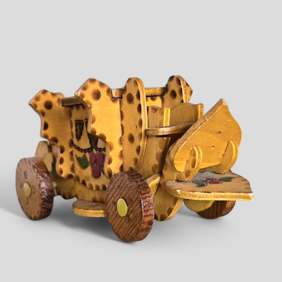 Vintage Tramp Art Carriage Gift or Trinket Box, Cinderella Coach Ring Box - Picture 5 of 12